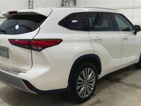 Used 2021 Toyota Highlander Platinum image 8