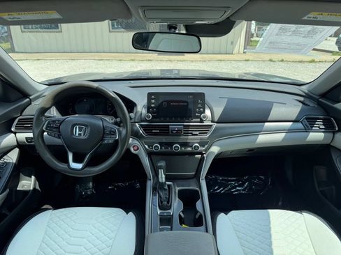 Used 2018 Honda Accord LX image 3