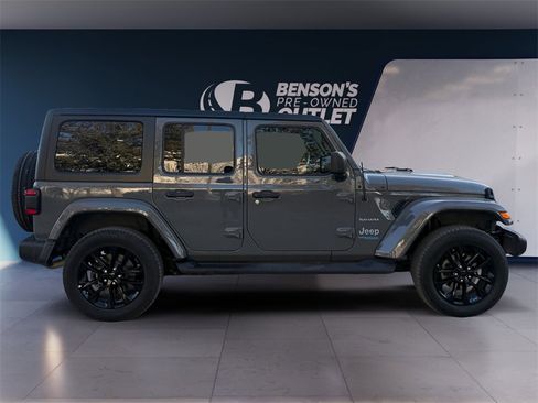 Used 2022 Jeep Wrangler Unlimited Sahara image 6