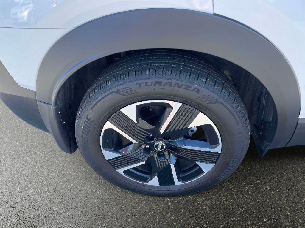 Used 2025 Nissan Kicks SR AWD/4WD image 7