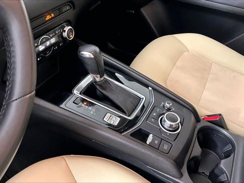 Used 2018 MAZDA CX-5 Touring w/ Preferred Equipment Package FWD image 16