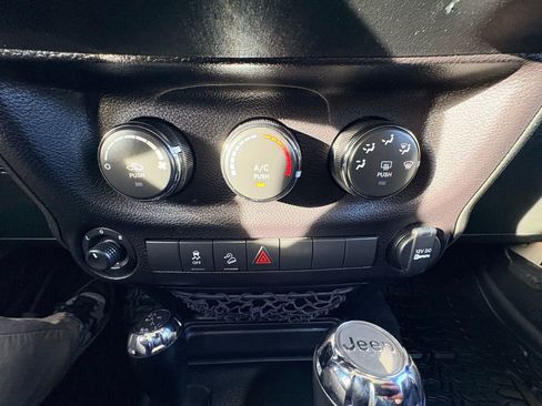 Used 2018 Jeep Wrangler Sport image 14