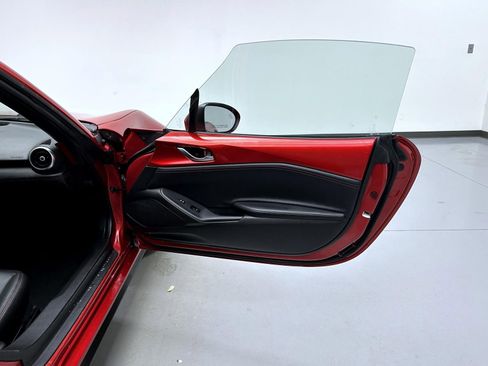 Used 2017 MAZDA MX-5 Miata RF Grand Touring RWD image 16