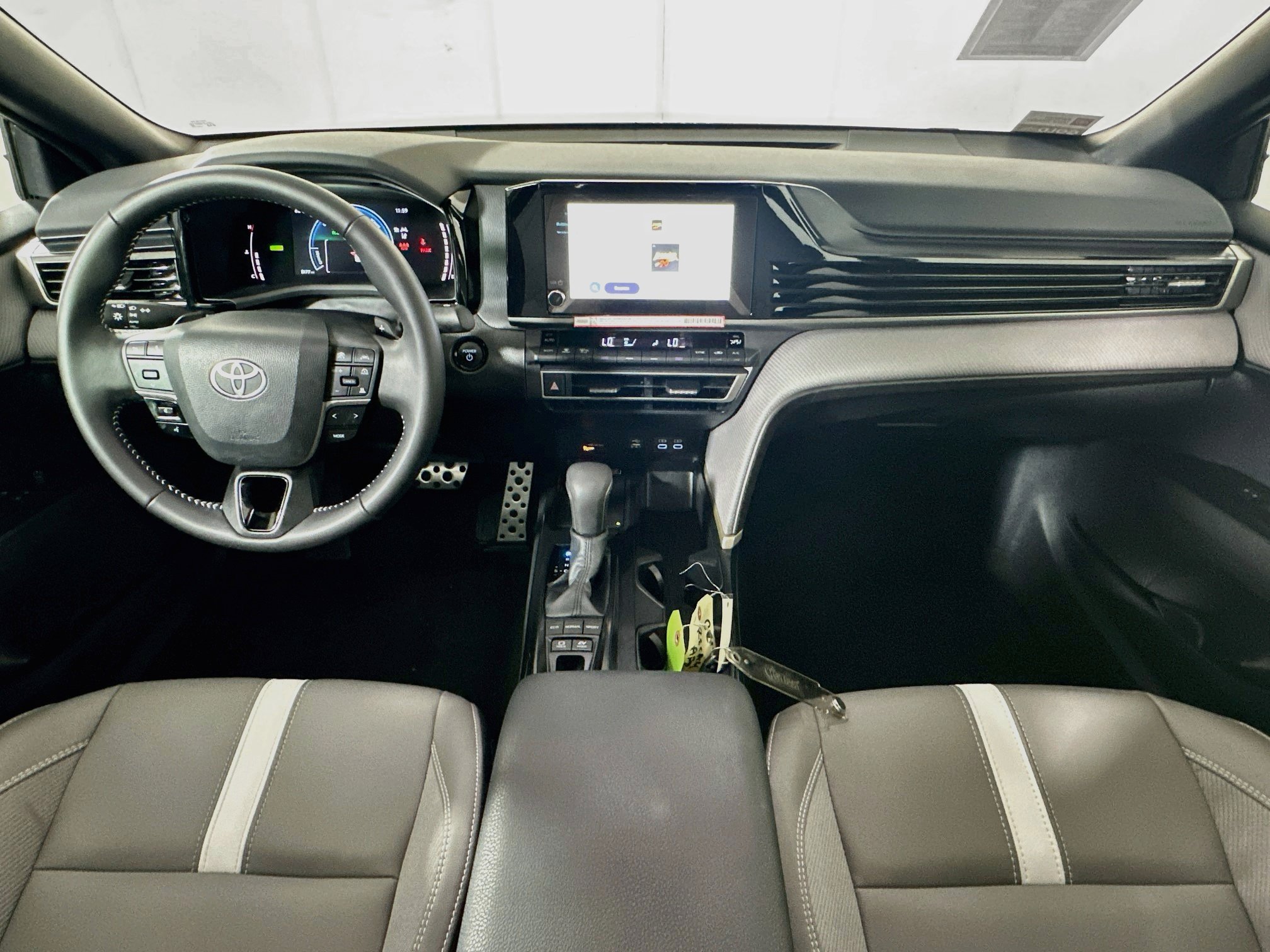 Used 2026 Toyota Camry SE FWD image 27