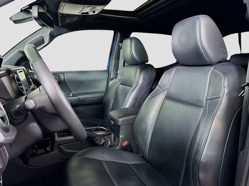 Used 2018 Toyota Tacoma TRD Sport image 23