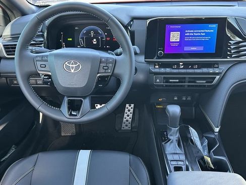 Used 2026 Toyota Camry Hybrid w/ Convenience Package FWD image 11