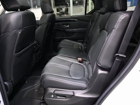 Used 2024 Honda Pilot Touring image 11