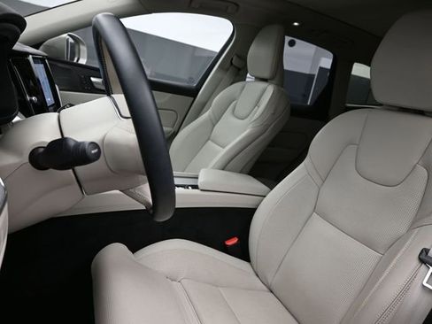 Used 2023 Volvo XC60 B5 Ultimate AWD/4WD image 10