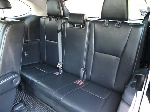 Used 2022 Toyota Highlander XLE AWD/4WD image 16