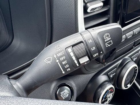 Used 2022 Hyundai Venue Limited FWD image 20