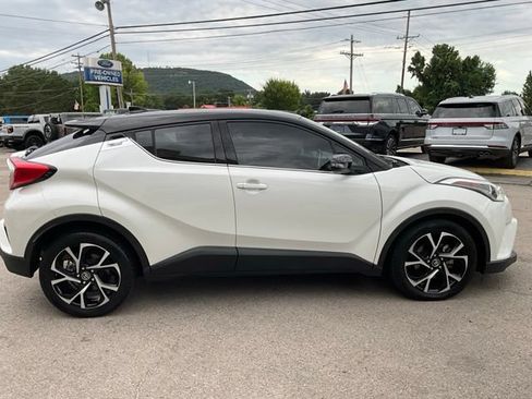 Used 2019 Toyota C-HR Limited FWD image 3