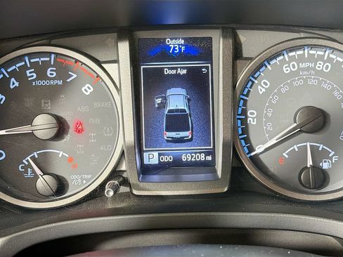 Used 2022 Toyota Tacoma TRD Off-Road AWD/4WD image 14