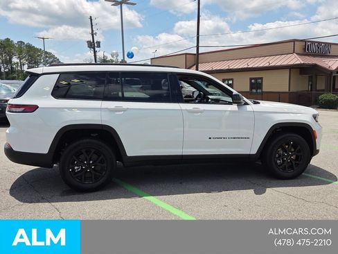 Used 2025 Jeep Grand Cherokee L Altitude AWD/4WD image 16