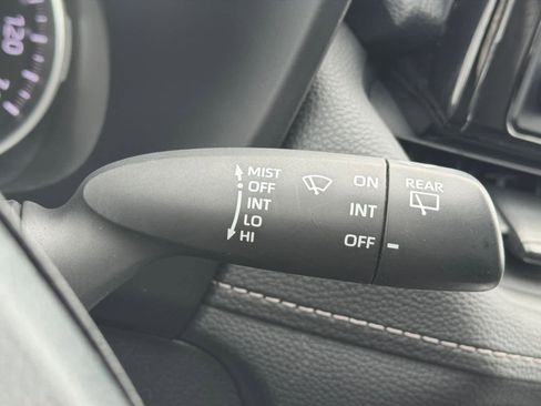 Used 2022 Toyota RAV4 LE image 16