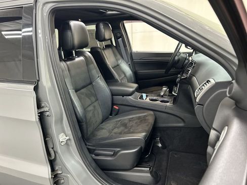 Used 2021 Jeep Grand Cherokee Laredo X image 24