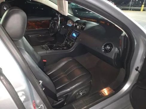 Used 2015 Jaguar XJ image 11