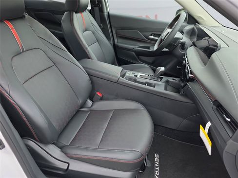 New 2026 Nissan Sentra SR w/ SR Premium Package FWD image 33