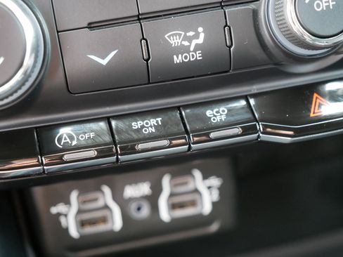 Used 2024 Dodge Durango SXT AWD/4WD image 31