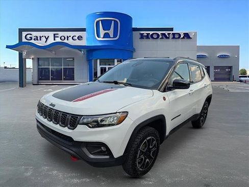 Used 2024 Jeep Compass Trailhawk image 4