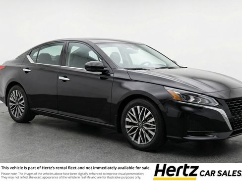 Used 2025 Nissan Altima 2.5 SV image 1