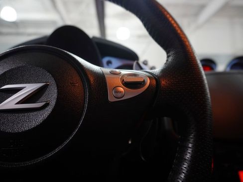 Used 2010 Nissan 370Z Touring image 21