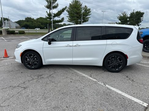 New 2026 Chrysler Pacifica Select image 17