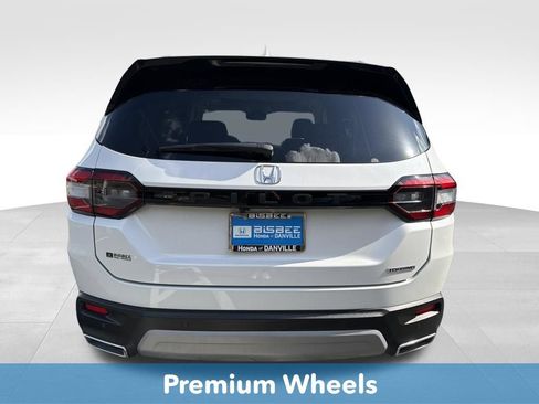 Used 2023 Honda Pilot Touring image 6