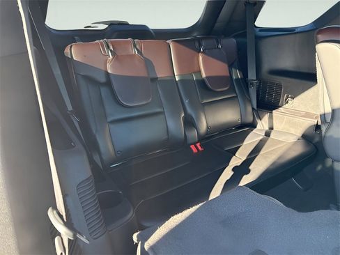 Used 2020 Ford Explorer Platinum w/ Premium Technology Package image 14