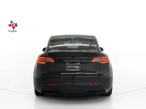 Used 2024 Tesla Model Y 2WD image 8