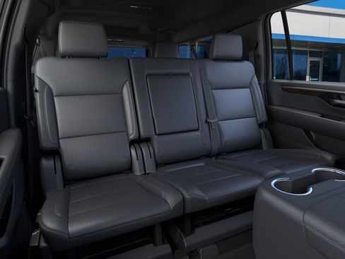 New 2026 Chevrolet Suburban LT AWD/4WD image 17