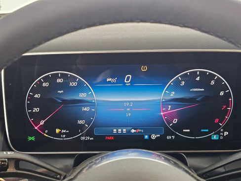 Used 2026 Mercedes-Benz GLC 300 image 23