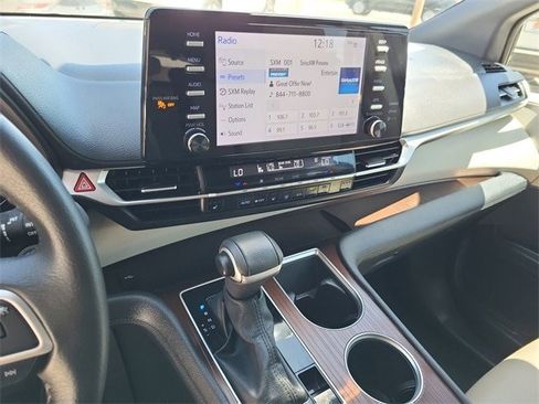 Used 2024 Toyota Sienna XLE image 12