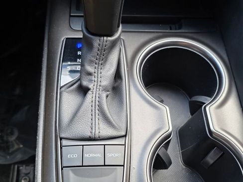 Used 2024 Toyota Camry SE image 18