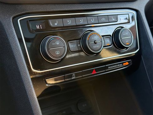 Used 2022 Volkswagen Atlas SE w/ Panoramic Sunroof Package image 31