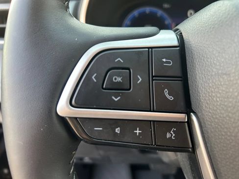 Used 2025 Toyota Highlander Platinum AWD/4WD image 13