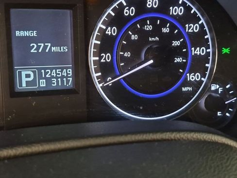 Used 2011 INFINITI G25 x w/ Moonroof Pkg AWD/4WD image 9