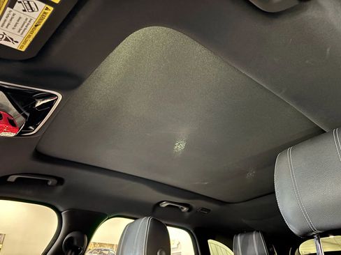 Used 2020 Land Rover Range Rover Velar S image 14