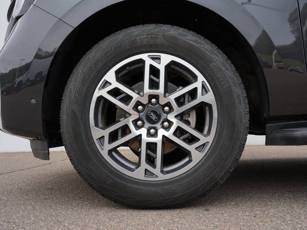 Used 2025 Ford Expedition Active AWD/4WD image 37