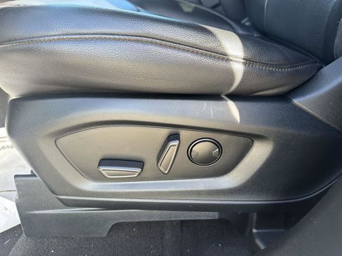 Used 2023 Ford Explorer Limited image 24