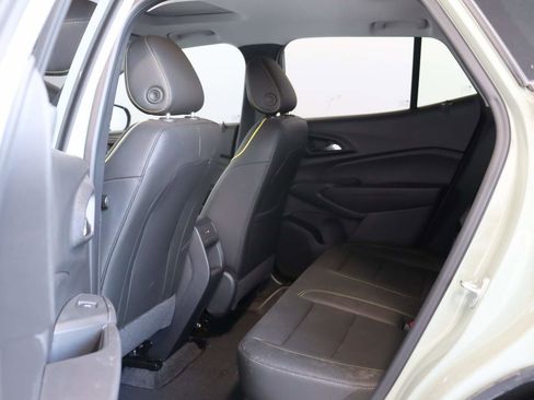 Used 2025 Chevrolet Trax ACTIV w/ Sunroof Package image 16