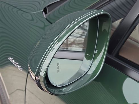 Used 2025 Porsche Macan Electric image 30