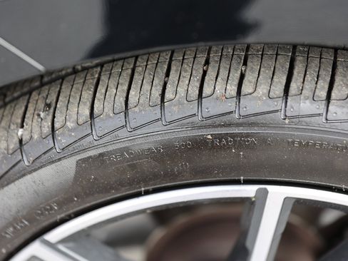 Used 2023 BMW 230i xDrive Coupe w/ Convenience Package image 12