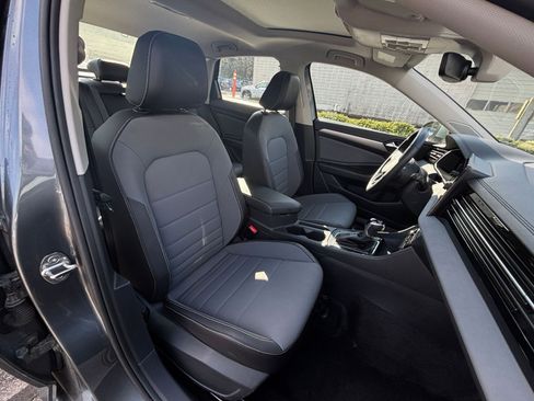 Used 2025 Volkswagen Jetta SE image 36