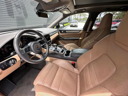 Certified 2023 Porsche Cayenne AWD/4WD image 4