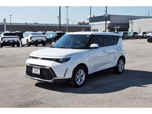 Certified 2024 Kia Soul LX w/ Option Group 015 FWD image 3