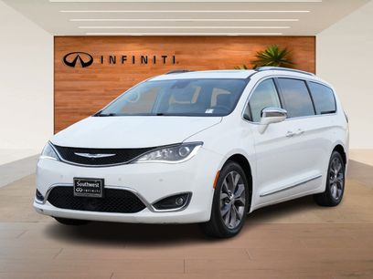 Used 2018 Chrysler Pacifica Limited w/ Tire & Wheel Group