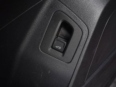 Used 2021 Volkswagen Atlas SEL Premium image 10