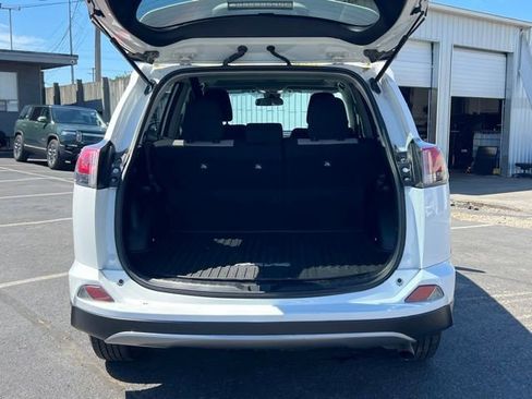 Used 2017 Toyota RAV4 XLE AWD/4WD image 8