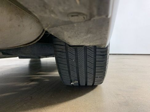 Used 2019 Toyota Avalon Limited image 40