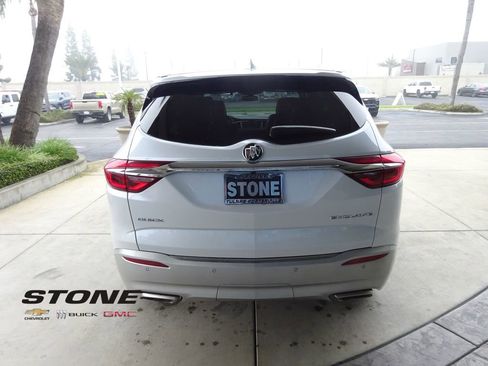 Used 2018 Buick Enclave Essence image 7